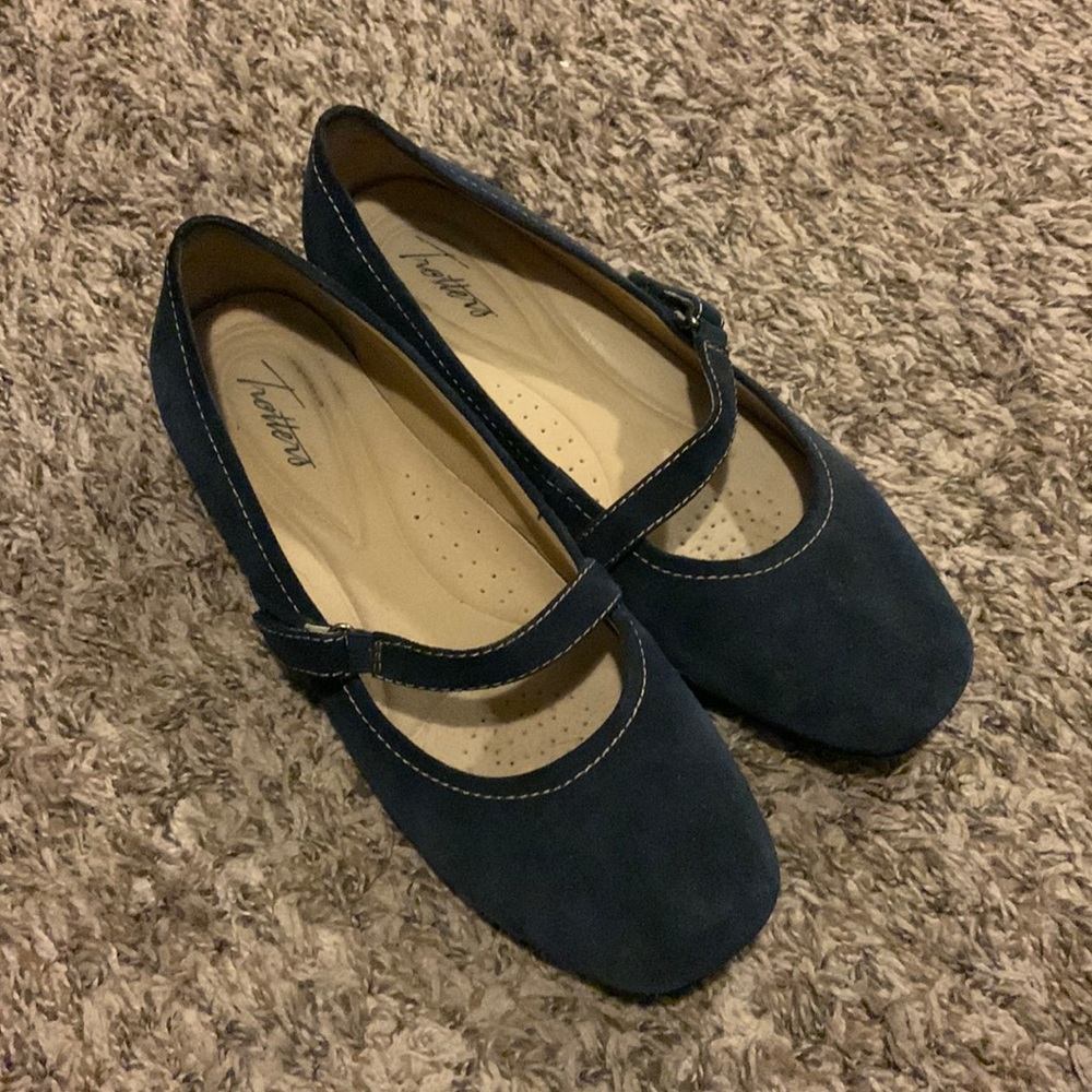 Trotters Mary Janes.